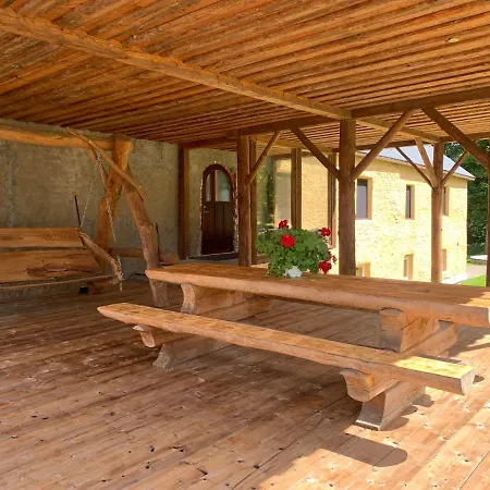 Nooruse Puhkemaja * Uhtna