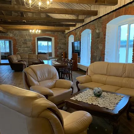 Nooruse Puhkemaja Feriehus Uhtna