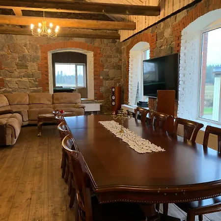 別荘 Nooruse Puhkemaja Uhtna