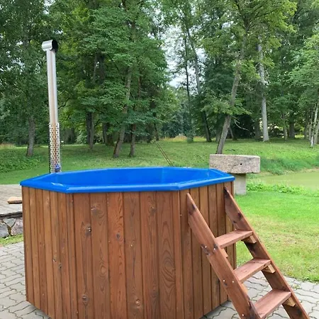 Nooruse Puhkemaja * Uhtna