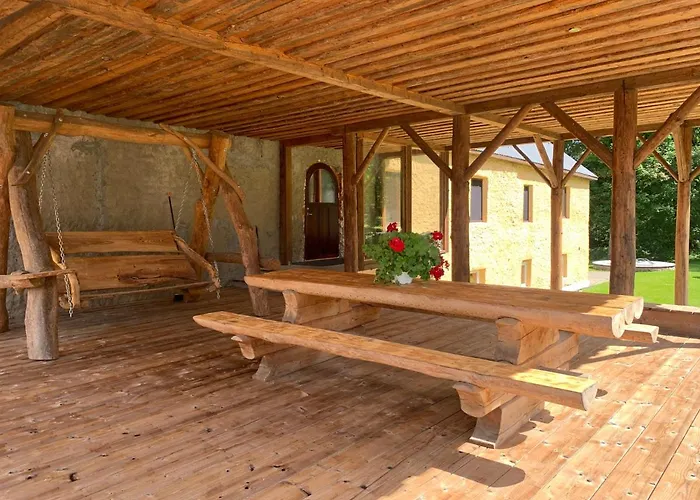 Nooruse Puhkemaja * Uhtna