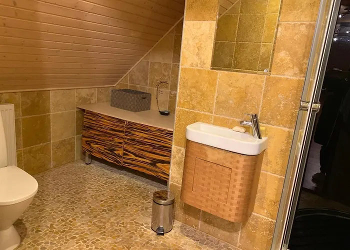 Nooruse Puhkemaja * Uhtna