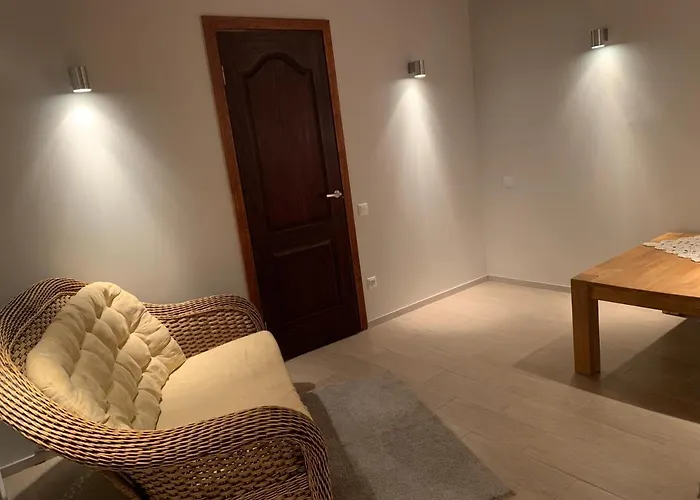 Nooruse Puhkemaja * Uhtna