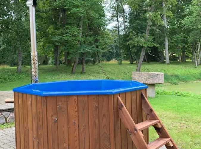 Nooruse Puhkemaja * Uhtna